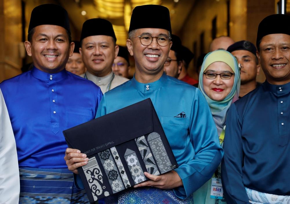 Malaysia Tightens 2023 Budget, Warning Of Slower Growth