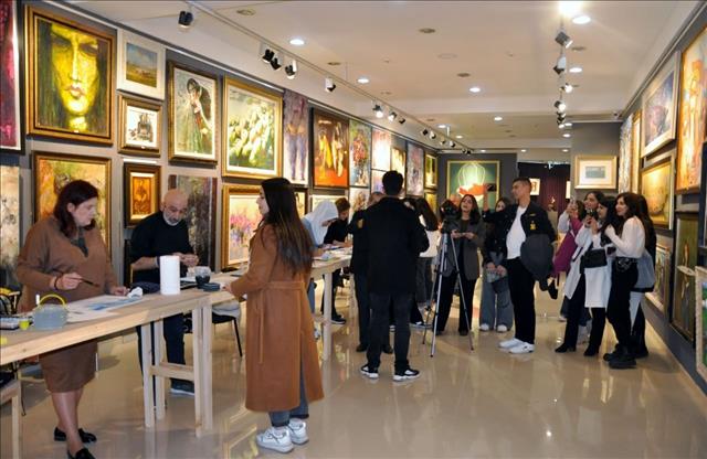 Khatai Arts Center Hosts Watercolor Painting Workshops