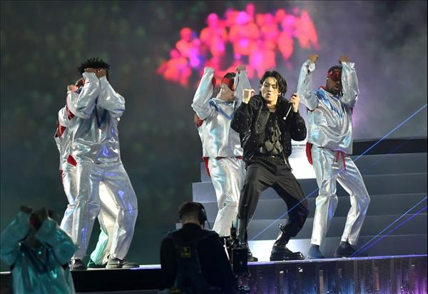 BTS Armys Cheer Jungkook's Stunning Performance At World Cup Opening ...