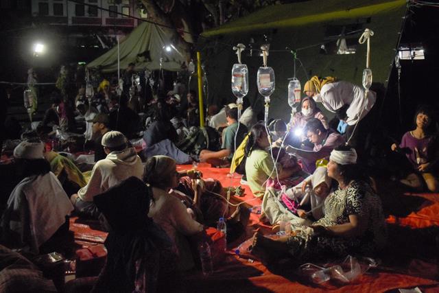 Shallow Quake Kills 162, Injures Hundreds On Indonesia's Java