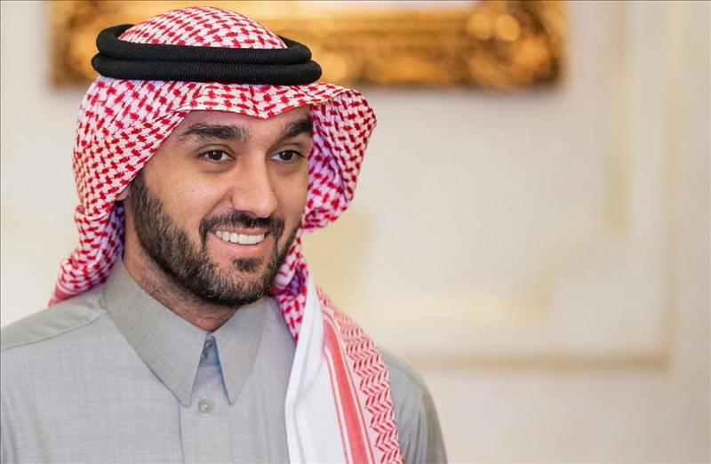 وزير الرياضة السعودي يستعرض مهارته في تنطيط كرة تنس (فيديو)' 