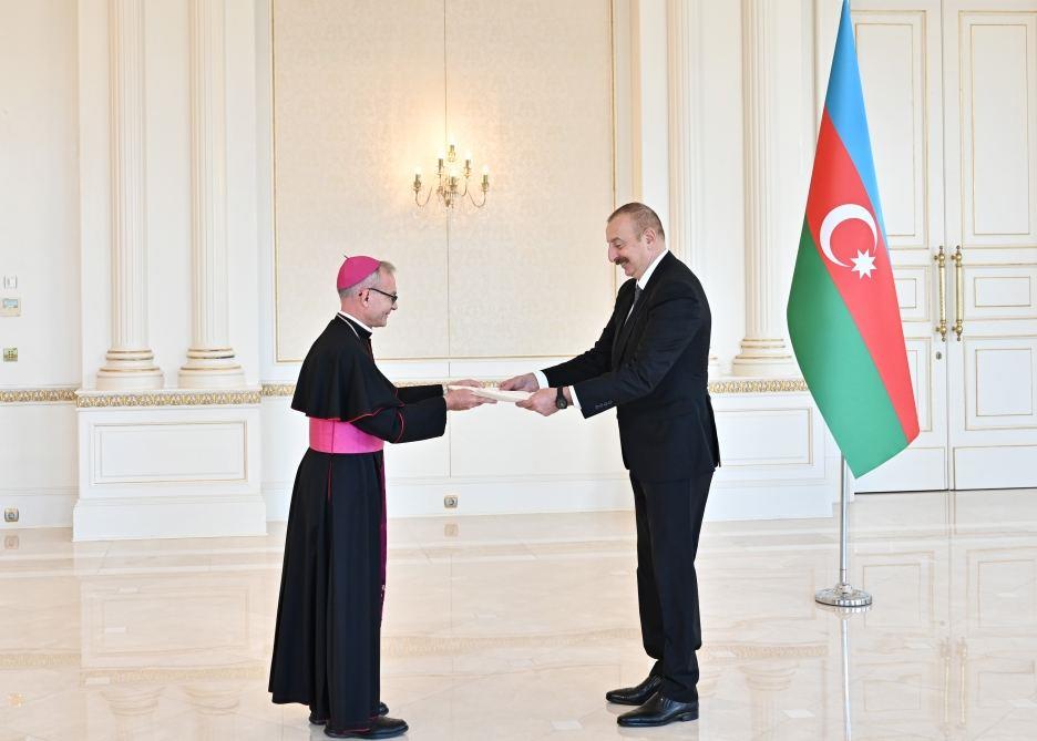 President Ilham Aliyev Receives Credentials Of Incoming Ambassador Of Vatican (PHOTO)