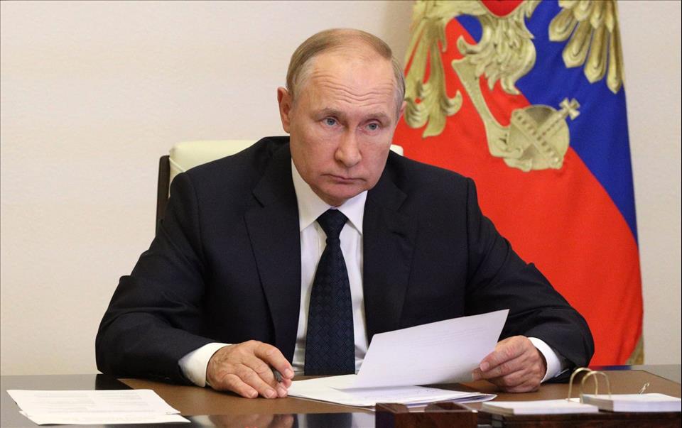 بوتين يحذر من 'تداعيات خطيرة' لوضع سقف لأسعار النفط الروسي