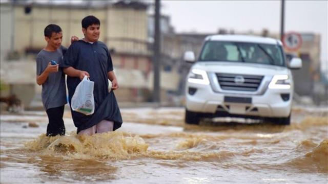 فلكي سعودي يكشف سبب السيول الجارفة التي حدثت في جدة' 
