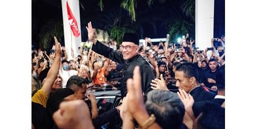 أنور إبراهيم من هو رئيس وزراء ماليزيا الجديد؟
