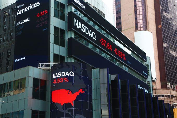 NASDAQ 100 Forecast: Continues To Build A Bullish Flag