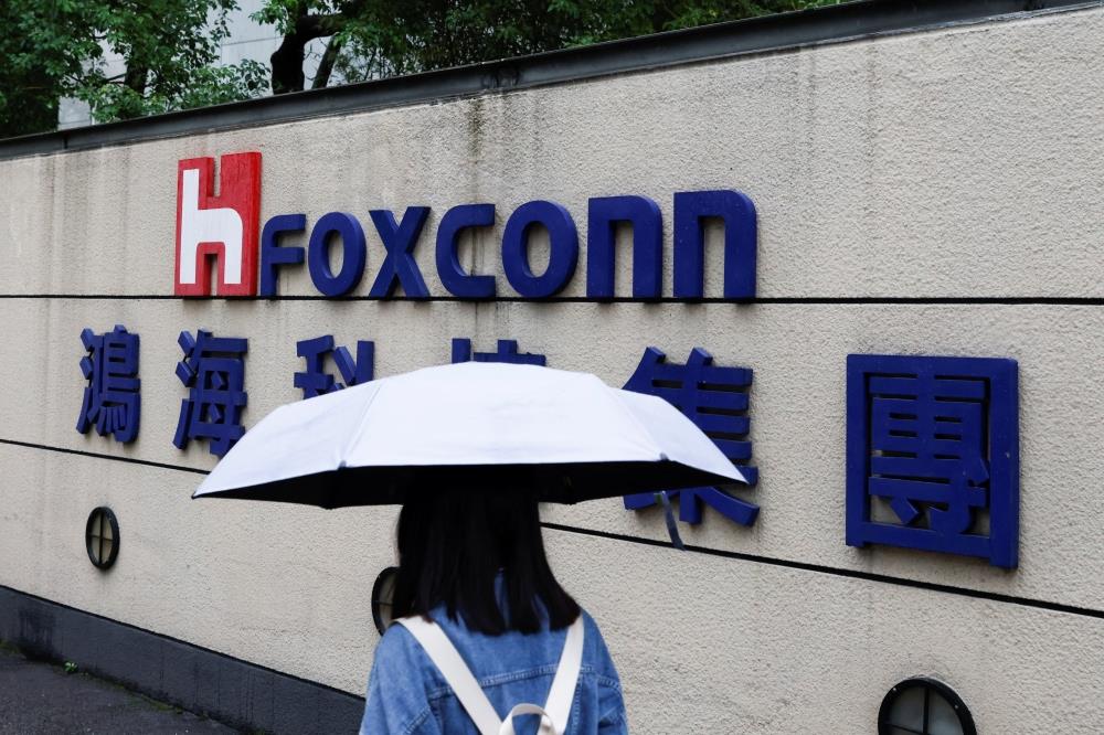 Over 20,000 New Hires Have Left Apple Supplier Foxconn's Major China Plant: Source