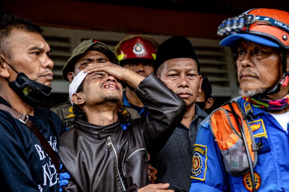 Indonesian Girl, 7, Found Dead After Day-Long Quake Rescue Effort