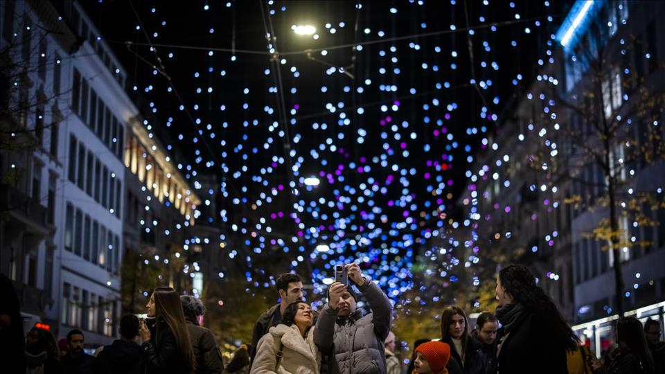 Lights Off: Swiss Towns Make Christmas Energy Savings