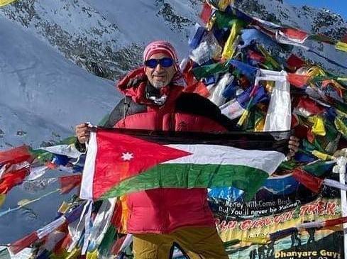 العرجان يرفع العلم الاردني على قمة لاركا باس بالهيملايا