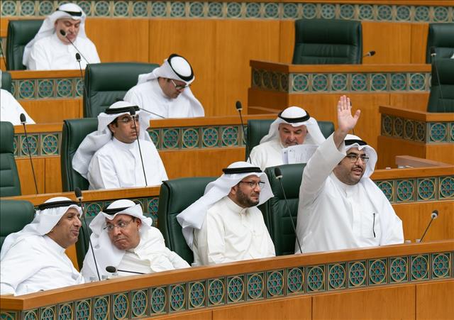 مجلس الأمة يوافق على مرسوم القانون بالتصويت وفق عنوان البطاقة المدنية