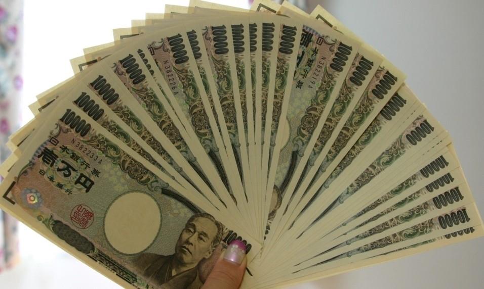 Dollar Hits Three-Month Low Of Lower-JPY 136 Level