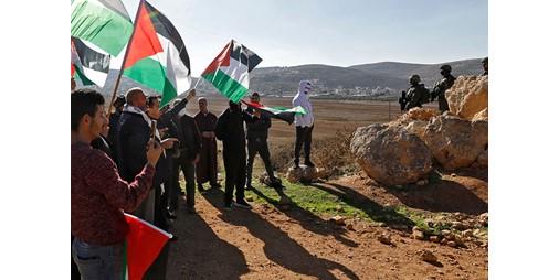 مقتل فلسطيني برصاص الاحتلال ومواجهات عنيفة في نابلس بالضفة الغربية