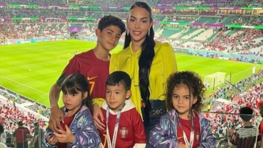 صديقة رونالدو وأولادها في ضيافة الأمير الوالد والشيخة موزا - فيدي