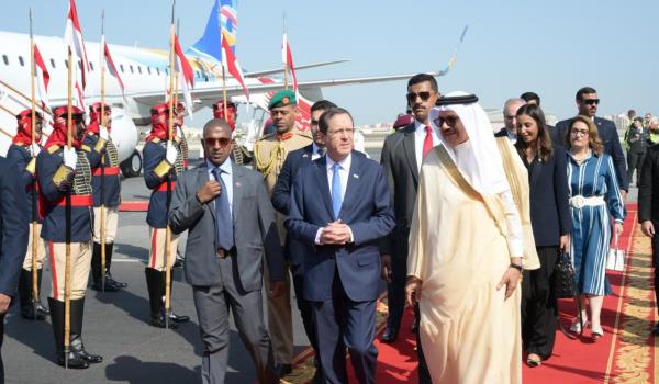 في أول زيارة من نوعها... رئيس دولة الاحتلال يصل البحرين