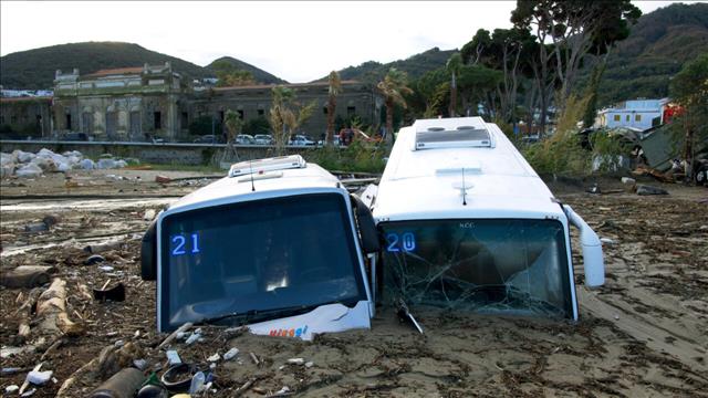 ارتفاع حصيلة الانهيار الأرضي في جزيرة إيسكيا الإيطالية إلى 12 قتيلاً' 