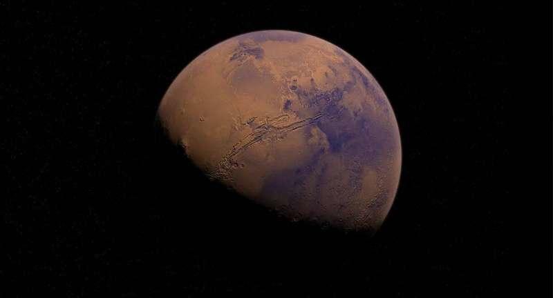 ظاهرة فلكية مميزة.. المريخ يختفي خلف القمر غدا