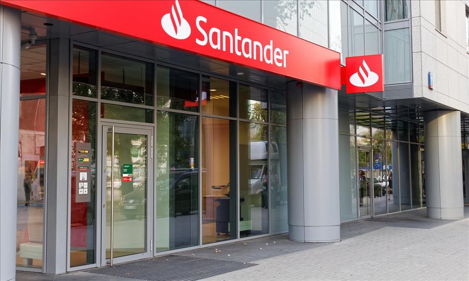 108 ملايين جنيه غرامة لفرع بنك سانتاندر في بريطانيا' 