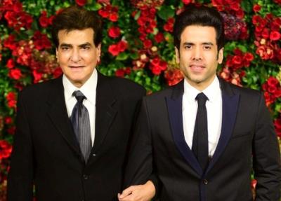  Tusshar Kapoor Took 'Decades' To Become Friends With His Father 