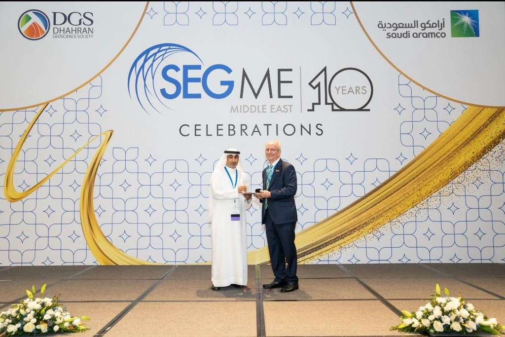 UAE University receives “Academic Institution Contributions Award” of Society of Exploration Geophysicists Middle East (SEG ME)