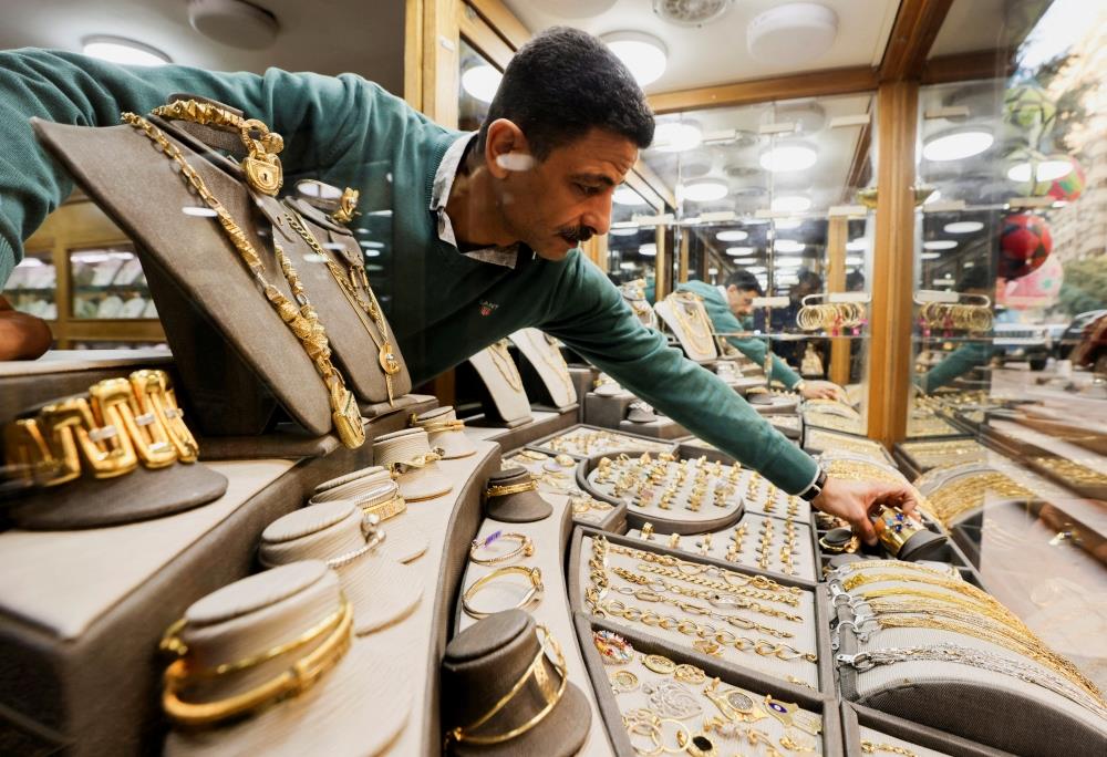 gold-price-soars-in-egypt-as-local-currency-falls