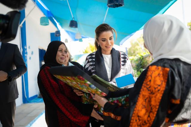 Queen Visits House Of Roses Ladies Association In Aqaba