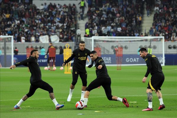 PSG Winter Tour: Messi And Co Train In Front Of Over 30,000 Fans At Khalifa International Stadium