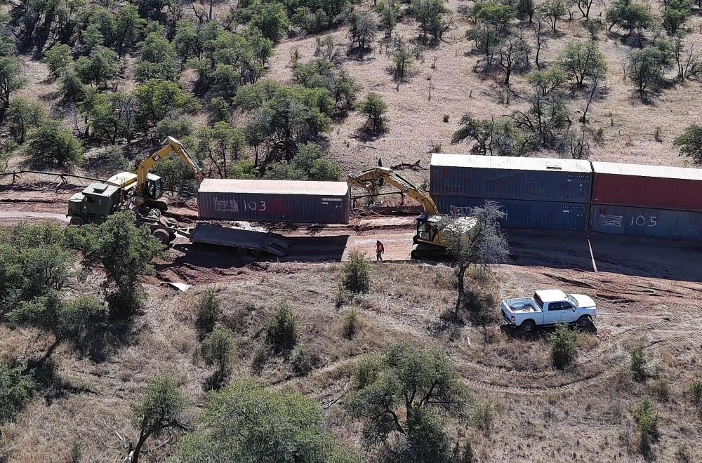 Arizona Dismantles Shipping Container Wall On US Mexico Bord