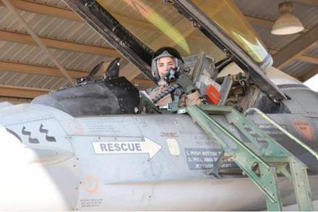 الذنيبات أول امرأة أردنية تقود طائرة حربية F16 - صور