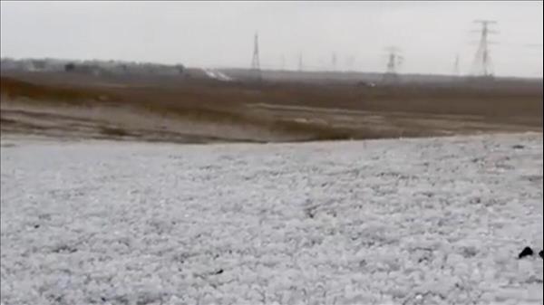 UAE: Snow-Like Hail Covers Desert As Icy Rains Hit The Emirates    Watch Videos
