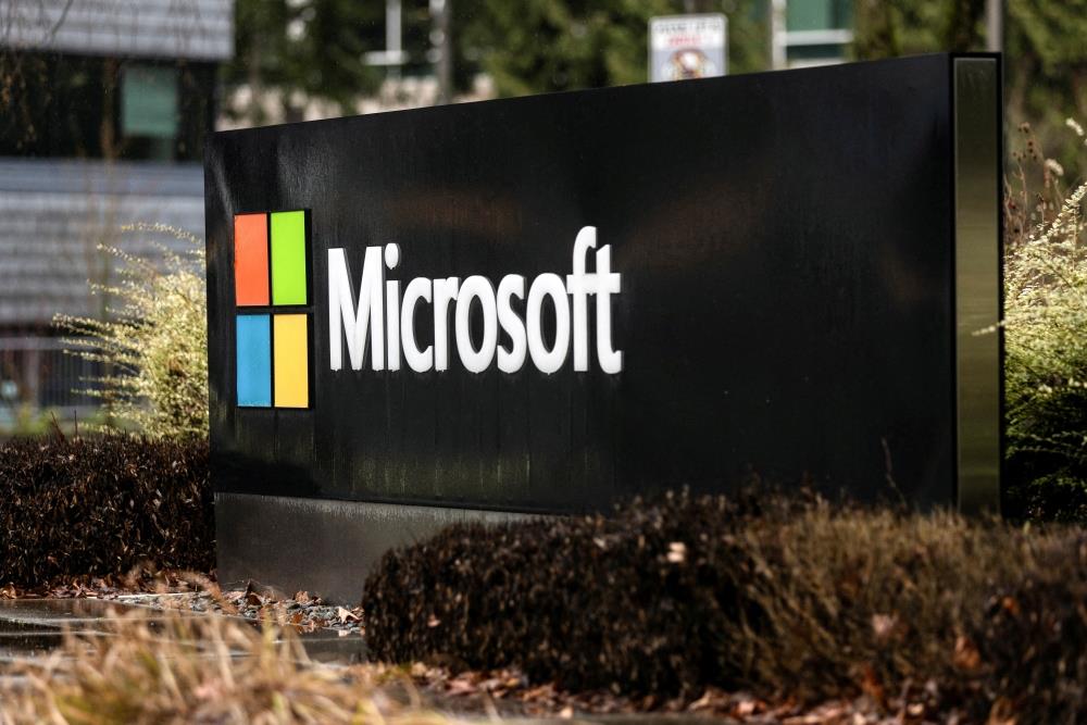 Microsoft Probes Teams, Outlook Outage As Thousands Of Users Report Disruption