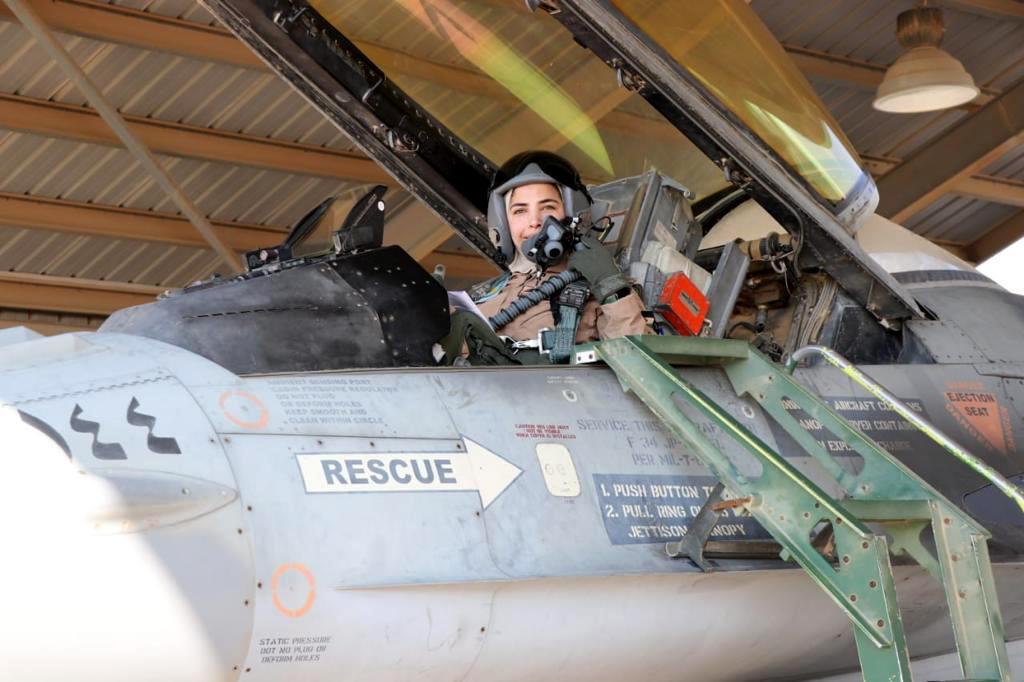 سبأ الذنيبات.. أول أردنية تقود طائرة حربية F16