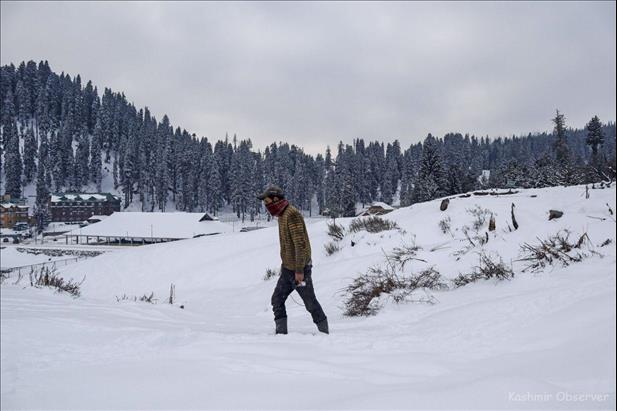 Gulmarg Reels Under Extreme Cold As Snowfall Continues In South Kashmir