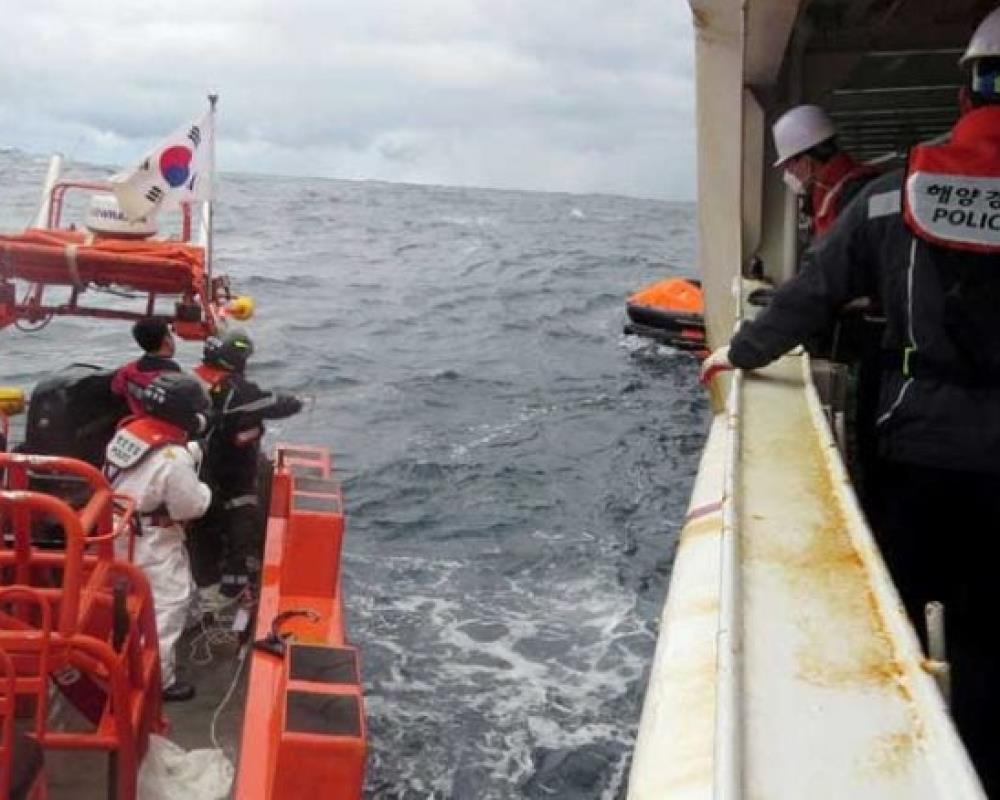 مصرع ثمانية أشخاص بينهم ستة بحّارة صينيين في غرق سفينة شحن قرب اليابان