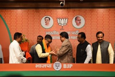  Tripura: CPI-M MLA, Trinamool Leader Join BJP (2Nd Ld) 