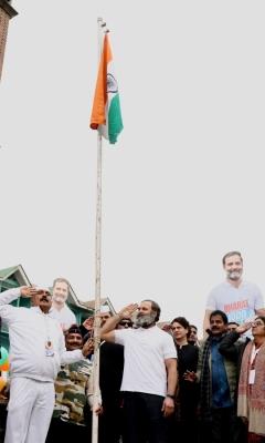  Rahul Hoists Tricolour At Srinagar's Lal Chowk 
