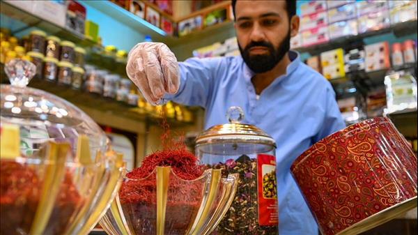 From Spices To Handicrafts: 7 Souvenirs To Take Home From Dubai
