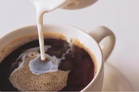 فوائد غير متوقعة لاضافة القليل من الحليب الى قهوتك