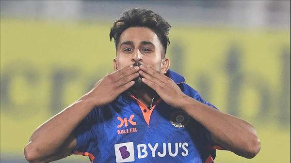 Watch: Indian Cricketer Umran Malik Bowls 150Kmph Scorcher, Sends Bails Flying Past 30-Yard Circle