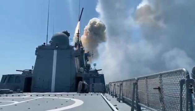 Russians Now Have 16 Kalibr Missiles Combat Ready Off Crimea Coast