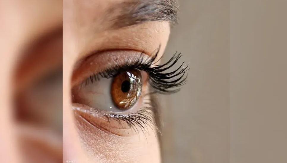 ظهور نصف قمر في عين الإنسان يشير لهذا المرض' 