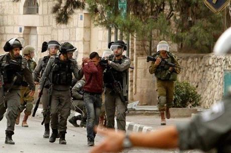 الاحتلال يعتقل فلسطينيين من رام الله
