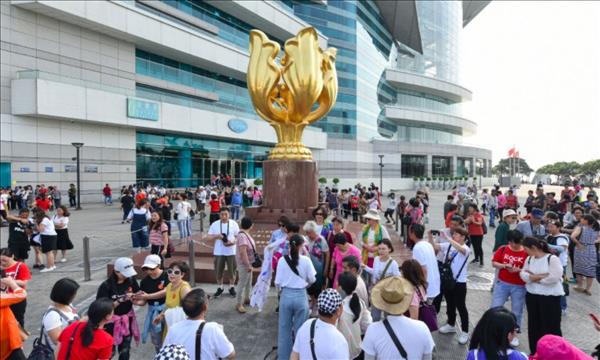 Chinese Big Spenders Return To Hong Kong
