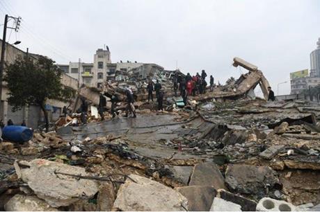 ارتفاع عدد ضحايا الزلزال في تركيا إلى 8574 قتيلا و49133 جريحا