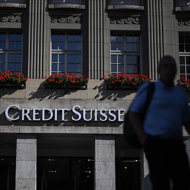 مصدران: السلطات السويسرية تدرس تحميل حائزي سندات بنك كريدي سويس بعض خسائره