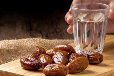 تقرير عالمي جديد يكشف فوائد مذهلة لصيام رمضان