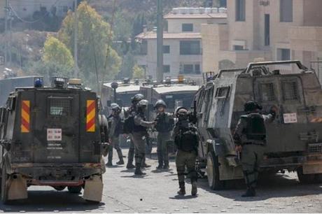 الاحتلال يعتقل 5 فلسطينيين من نابلس