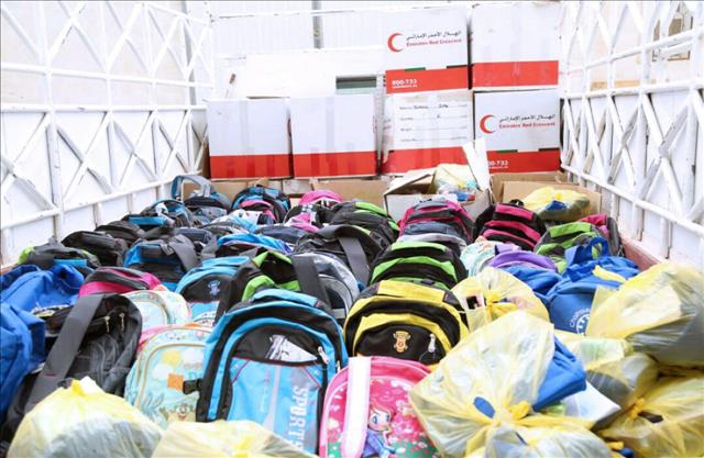 'الهلال الأحمر' يوزع 10 آلاف حقيبة مدرسية على أطفال سوريا' 