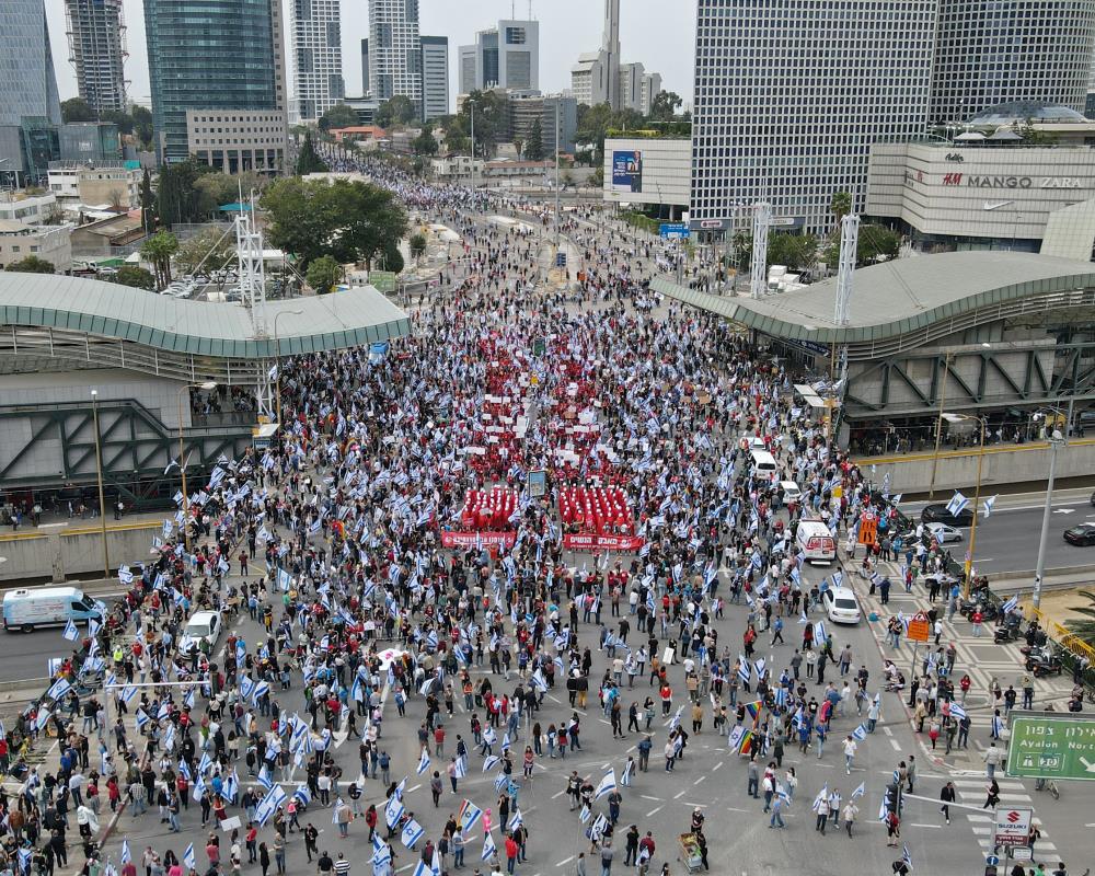 تجدد التظاهرات في مناطق متفرقة من إسرائيل ضد خطة إضعاف القضاء