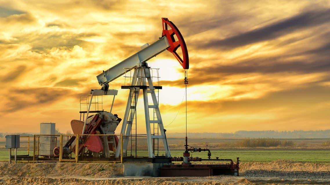 تراجع أسعار النفط بعد إعلان أمريكا تباطؤ إعادة ملء الاحتياطي الاستراتيجي